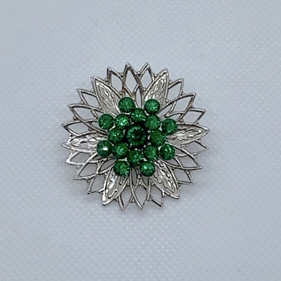 Silver and Green Stone Brooch - Picture 2 of 4